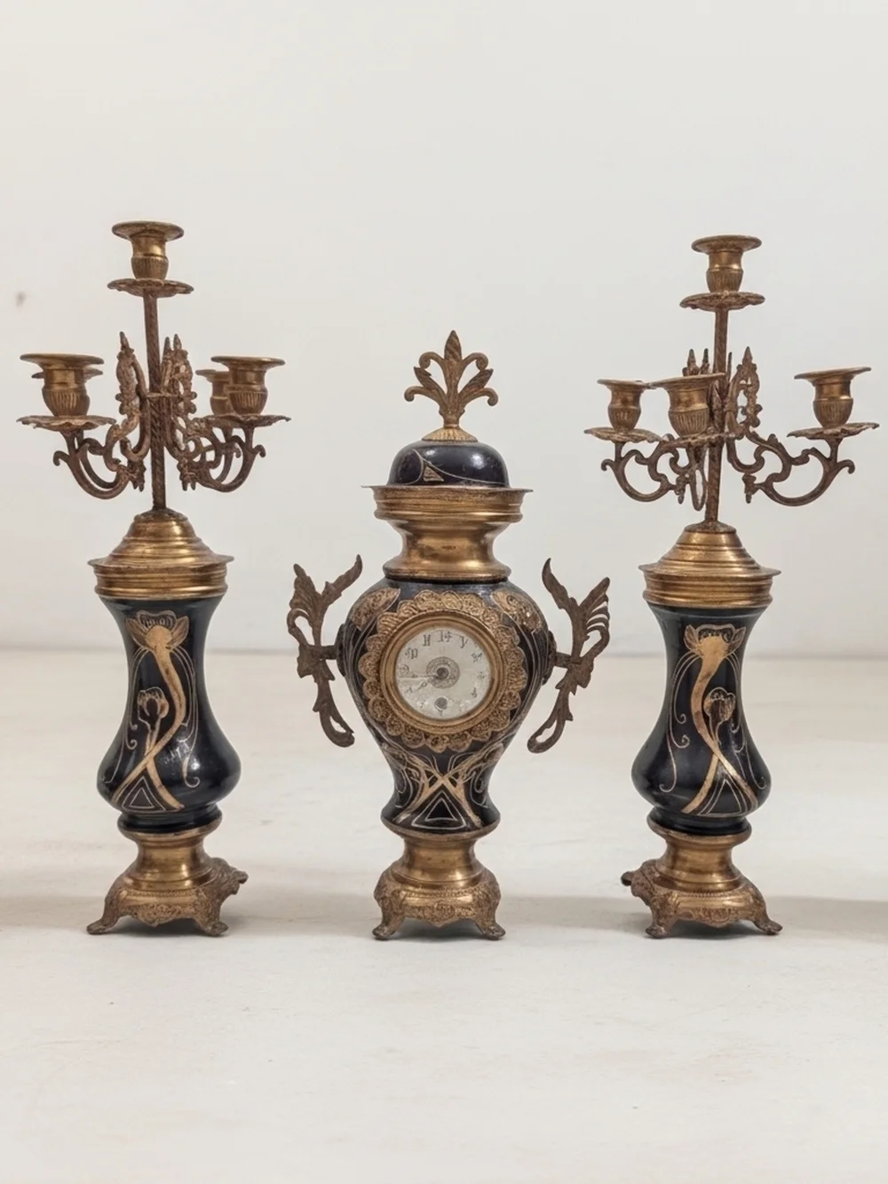 Antique Vintage Mantle Clock/Candleabra  Set

~ French - Circa 1900 ~ - Picture 2 of 15